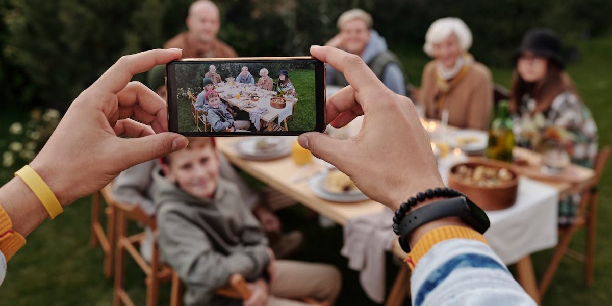 entdecken sie die welt der digitalen beziehungen: wie online-interaktionen unser soziales leben verändern und neue möglichkeiten für kommunikation und verbindung schaffen.